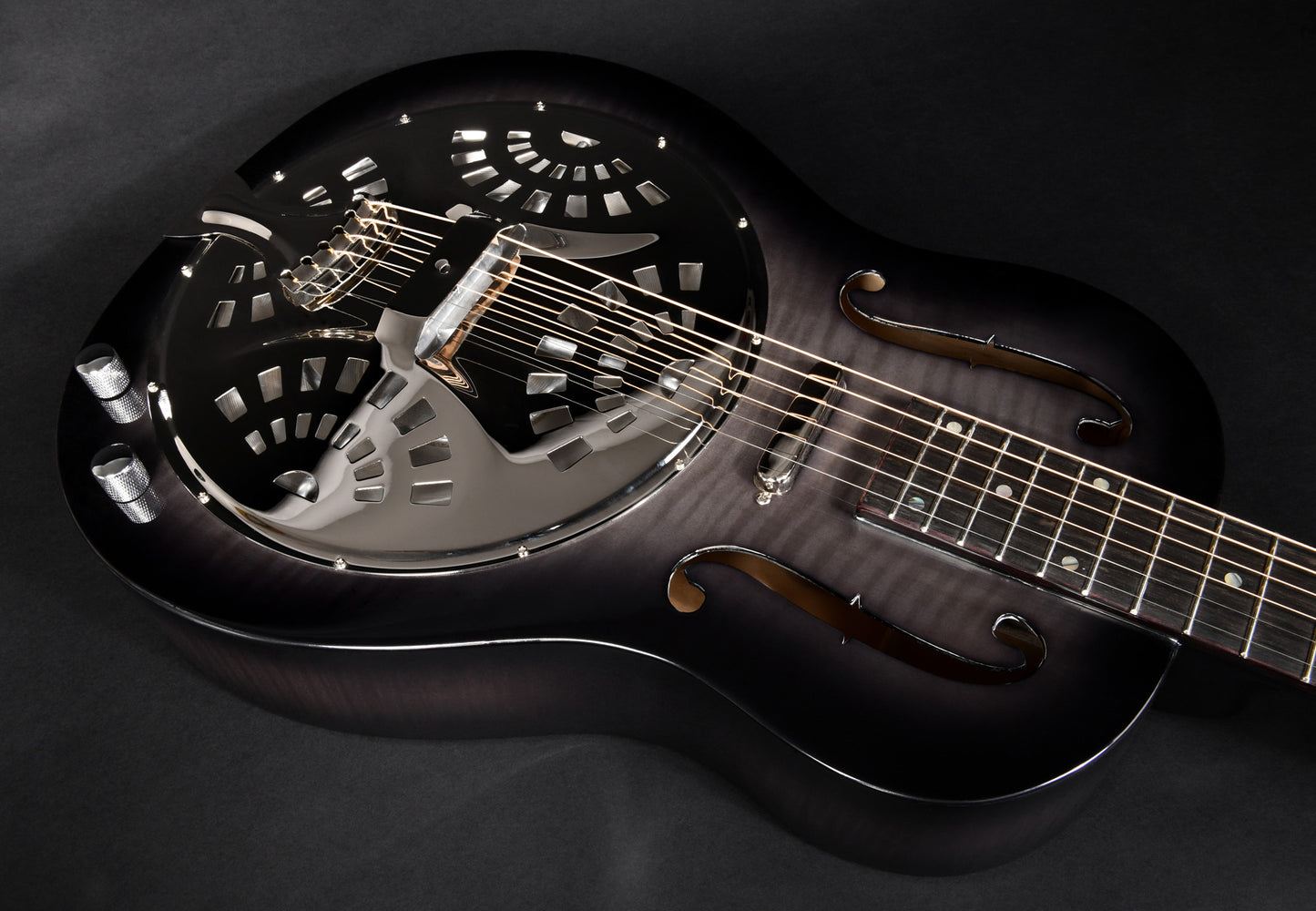 JR-850E, table fond et éclisses érable flammé, manche acajou, touche ébène, micro simple, blackburst brillant