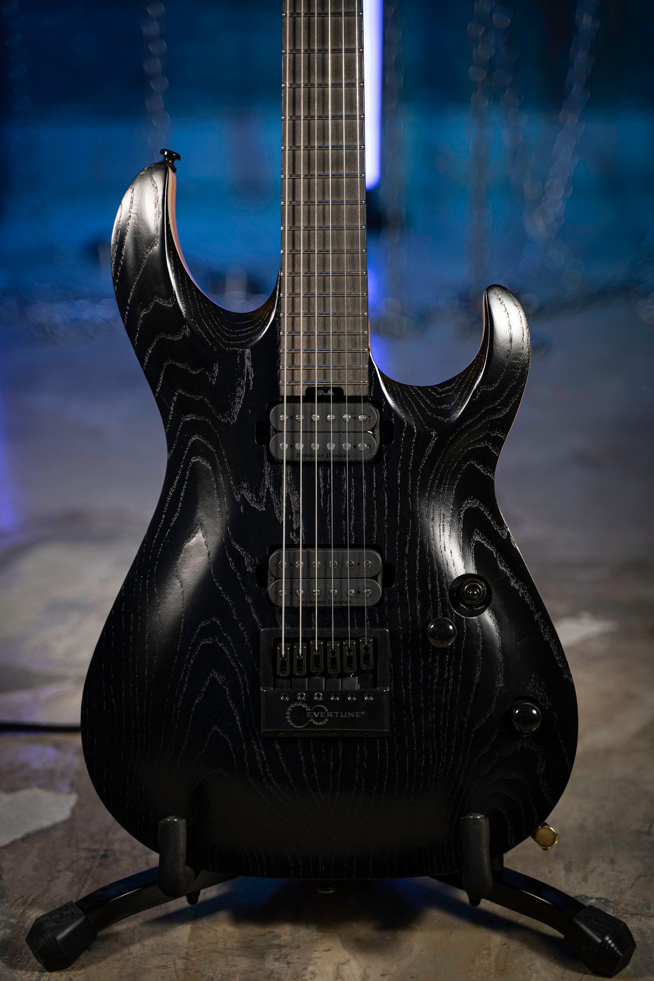 KX700EV, corps acajou, table frêne, touche ébène, chevalet Evertune, micros Seymour Duncan Sentient & Nazgûl, housse