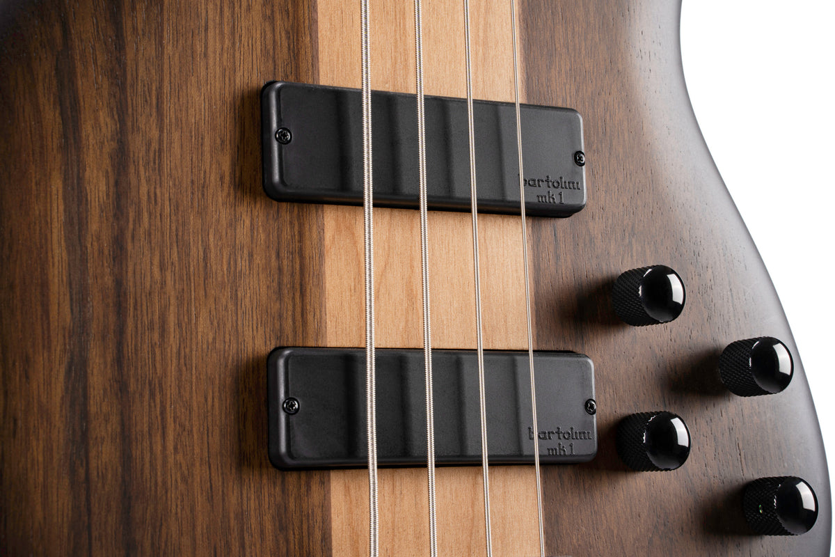 C4 Plus OVMH, corps acajou avec table ovangkol/érable, micros Bartolini MK-1 et préampli Markbass, brun antique dégradé