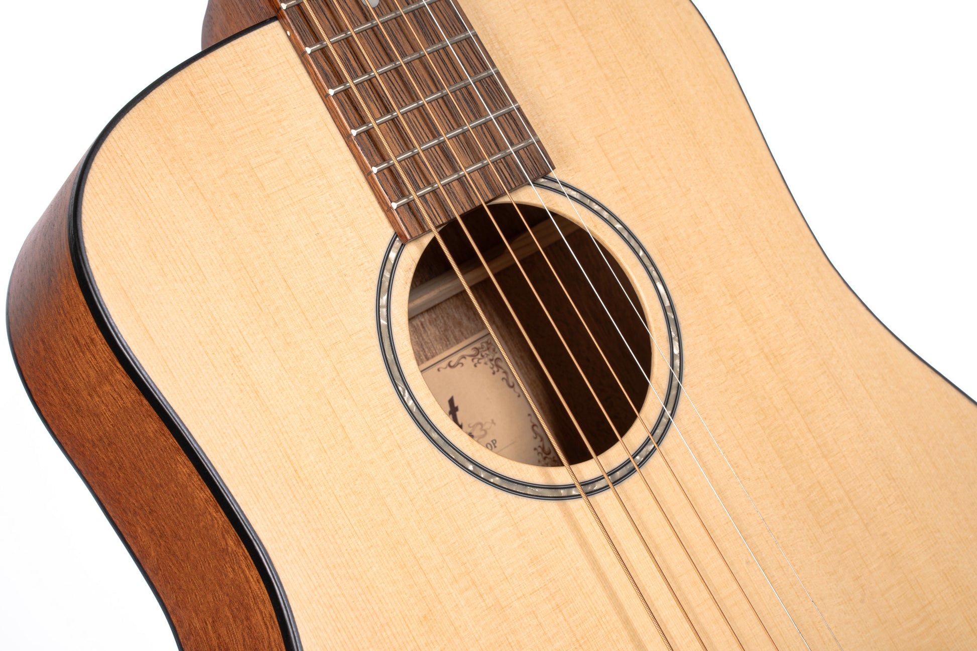 AD mini, dreadnought 3/4 (diapason 579 mm), table épicéa, fond & éclisses acajou, naturel pores ouverts, avec housse