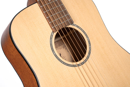 AD mini, dreadnought 3/4 (diapason 579 mm), table épicéa, fond & éclisses acajou, naturel pores ouverts, avec housse