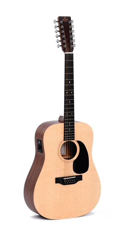 Modèle DM12E, Dreadnought 12 cordes, table épicéa massif, f/e acajou, touche micarta, EQ Sigma, naturel satiné